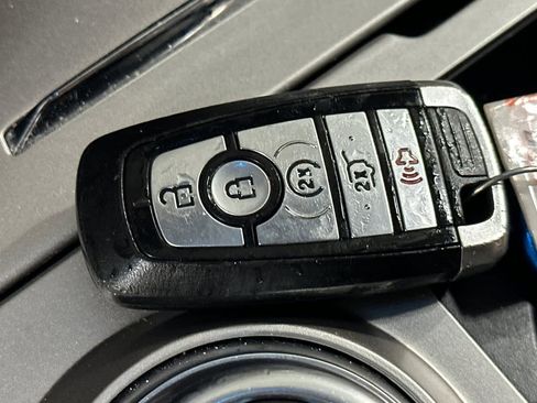 Used 2020 Ford Explorer Limited image 25