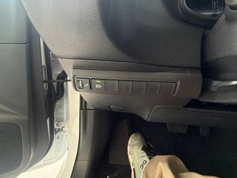 Used 2026 Toyota Corolla SE FWD image 13
