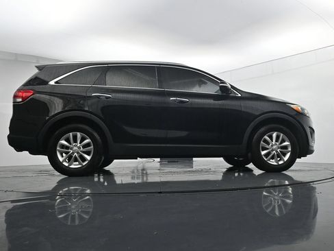 Used 2017 Kia Sorento FWD w/ LX Convenience Package image 43