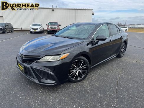 Used 2021 Toyota Camry SE image 1