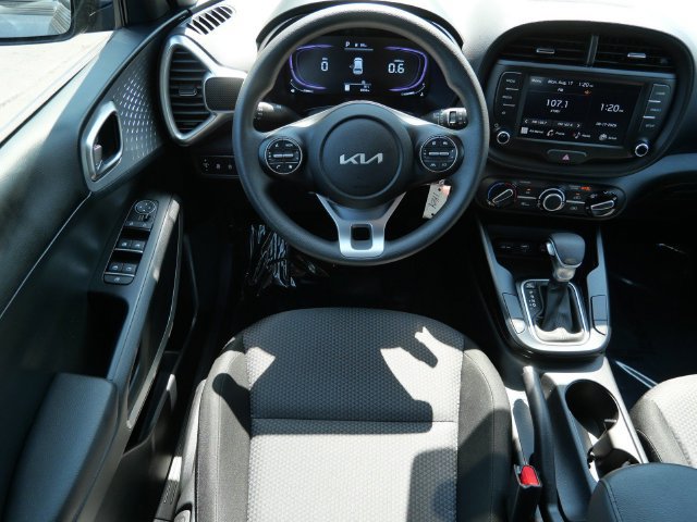Used 2025 Kia Soul LX FWD image 12