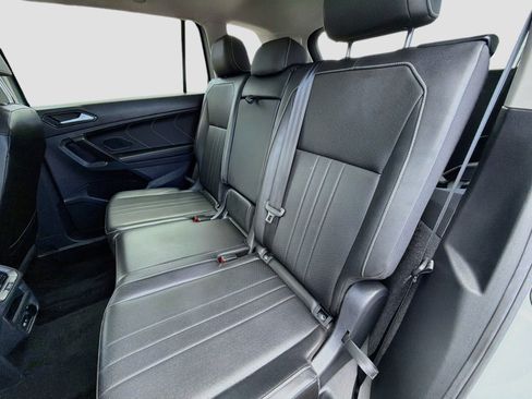 Used 2023 Volkswagen Tiguan SE w/ Panoramic Sunroof Package FWD image 21
