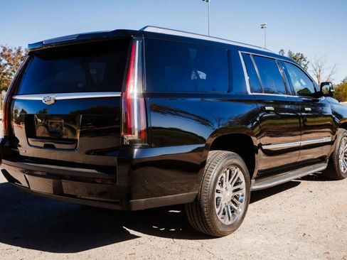 Used 2017 Cadillac Escalade ESV 2WD image 5