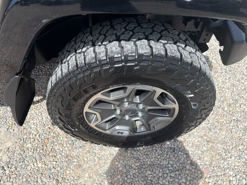 Used 2007 Jeep Wrangler Sahara w/ Dual Top Group image 29