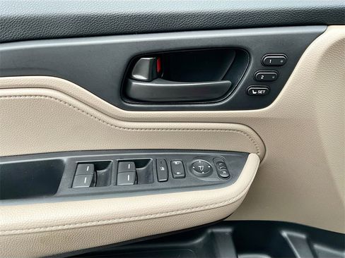 Used 2024 Honda Odyssey EX-L image 17