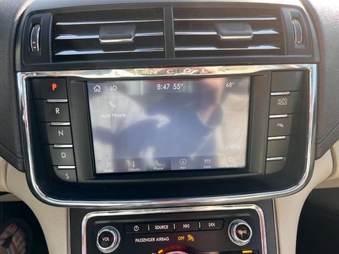 Used 2020 Lincoln Continental AWD w/ Premium Package image 28