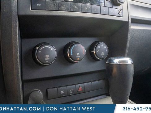 Used 2007 Dodge Nitro SXT RWD image 8