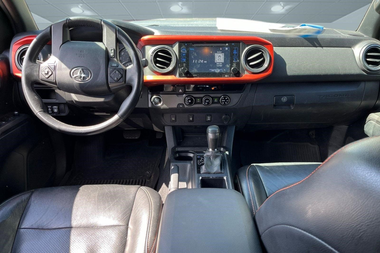 Used 2017 Toyota Tacoma TRD Sport w/ Tow Package RWD image 7