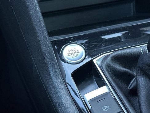 Used 2023 Volkswagen Taos SE w/ Panoramic Sunroof Package image 22