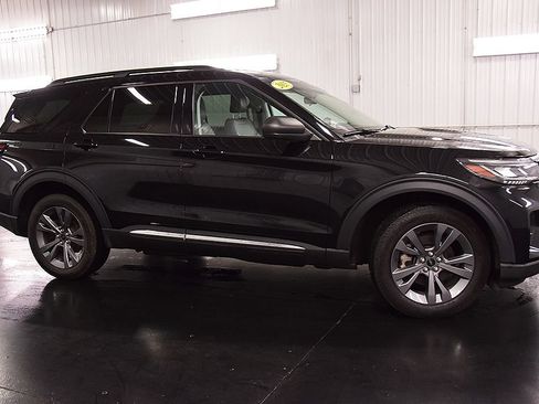 Used 2025 Ford Explorer Active w/ Active Comfort Package AWD/4WD image 8