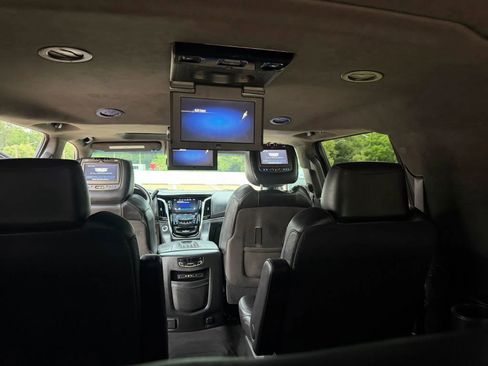 Used 2016 Cadillac Escalade ESV Platinum AWD/4WD image 16