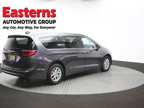 Used 2023 Chrysler Pacifica Touring-L FWD image 42