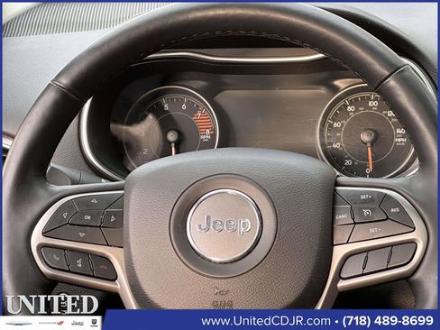 Used 2019 Jeep Cherokee Limited image 21