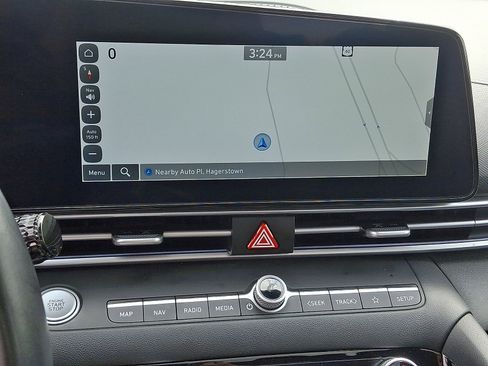 Used 2024 Hyundai Elantra Limited FWD image 17