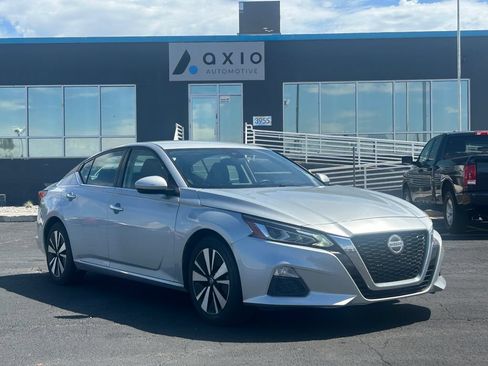 Used 2021 Nissan Altima 2.5 SV FWD image 1