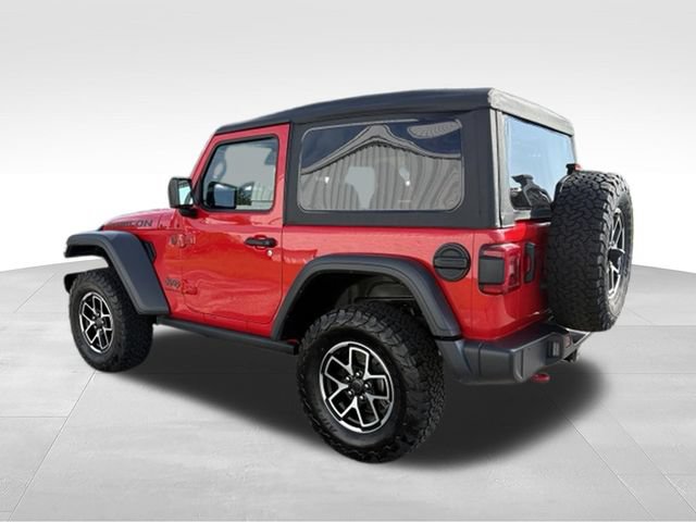 Used 2025 Jeep Wrangler Rubicon w/ Convenience Group AWD/4WD image 2