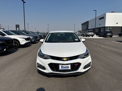 Used 2018 Chevrolet Cruze LT FWD image 2