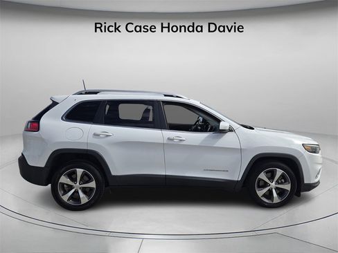 Used 2019 Jeep Cherokee Limited image 3