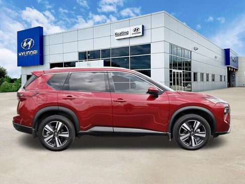 Used 2025 Nissan Rogue SL w/ SL Premium Package FWD image 4