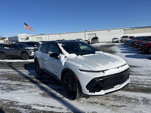 New 2026 Chevrolet Equinox EV RS image 3