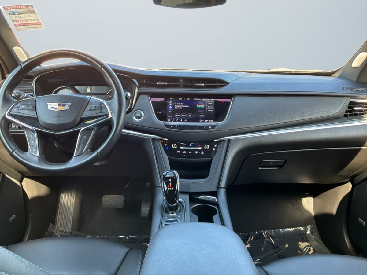 Used 2023 Cadillac XT5 Premium Luxury w/ LPO, Floor Liner Package AWD/4WD image 10