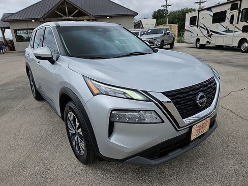 Used 2022 Nissan Rogue SV image 11