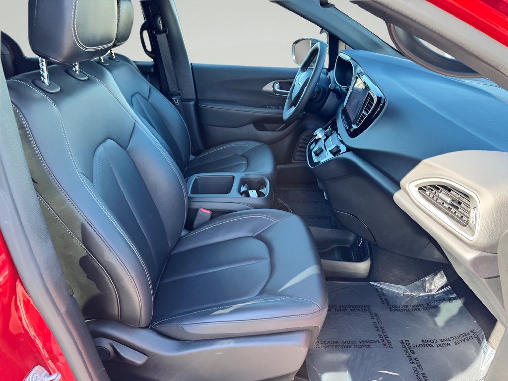 Used 2025 Chrysler Pacifica Select FWD image 25