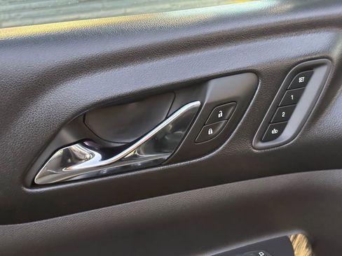 Used 2018 GMC Acadia Denali image 21