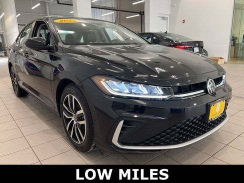 Used 2025 Volkswagen Jetta SE w/ Sunroof Package FWD image 1