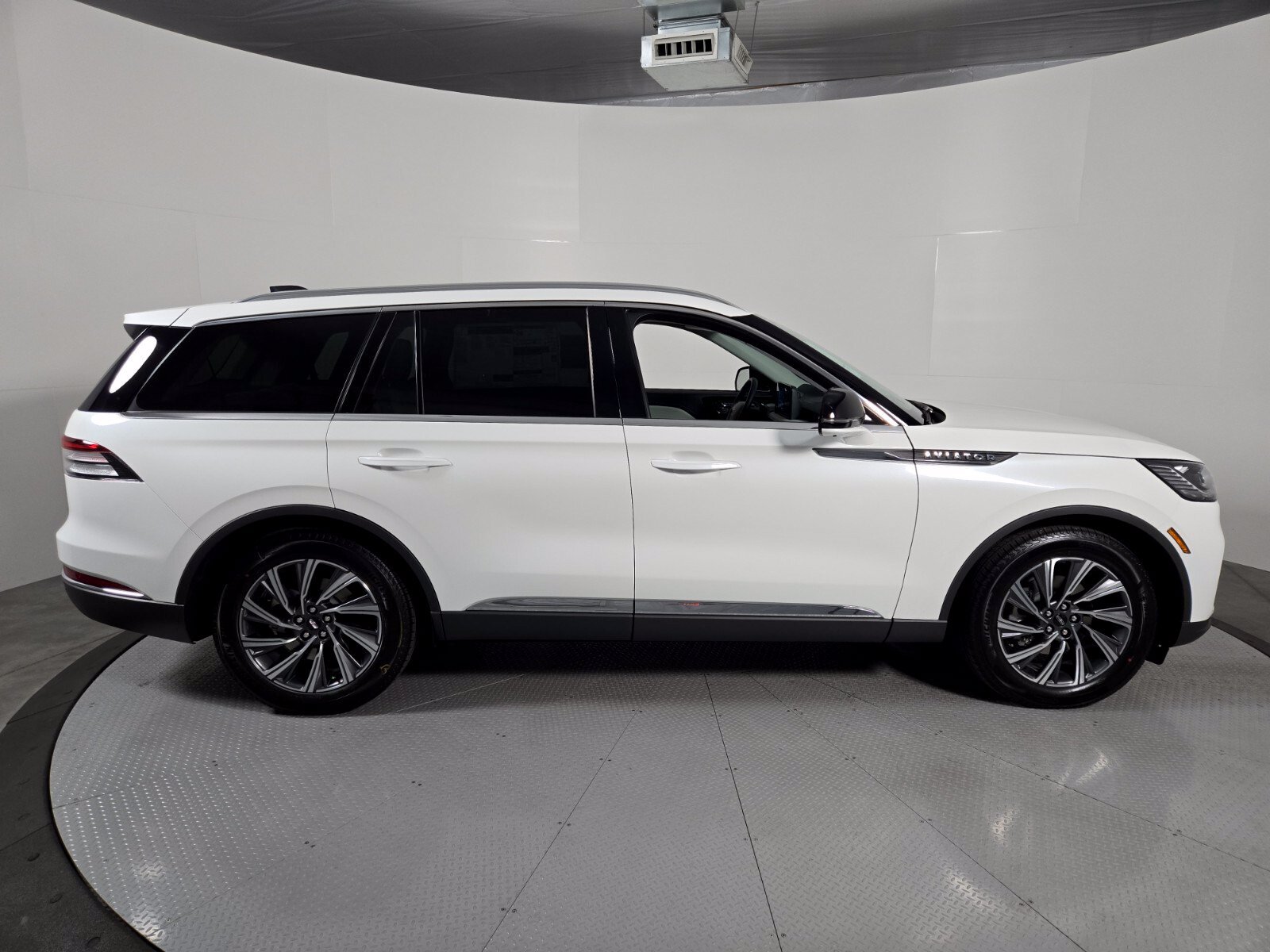 New 2027 Lincoln Aviator 2WD image 3