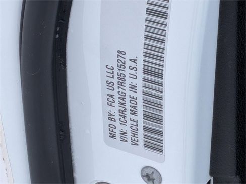 Certified 2024 Jeep Grand Cherokee L Laredo image 33