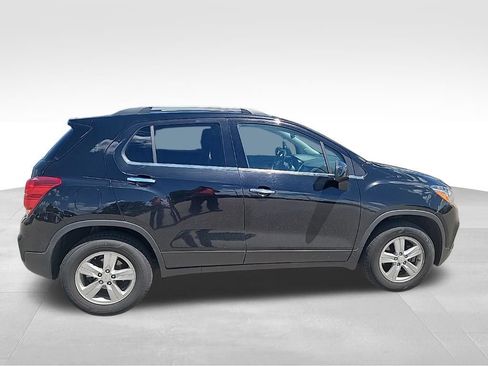 Certified 2020 Chevrolet Trax LT w/ Sun & Sound Package AWD/4WD image 17