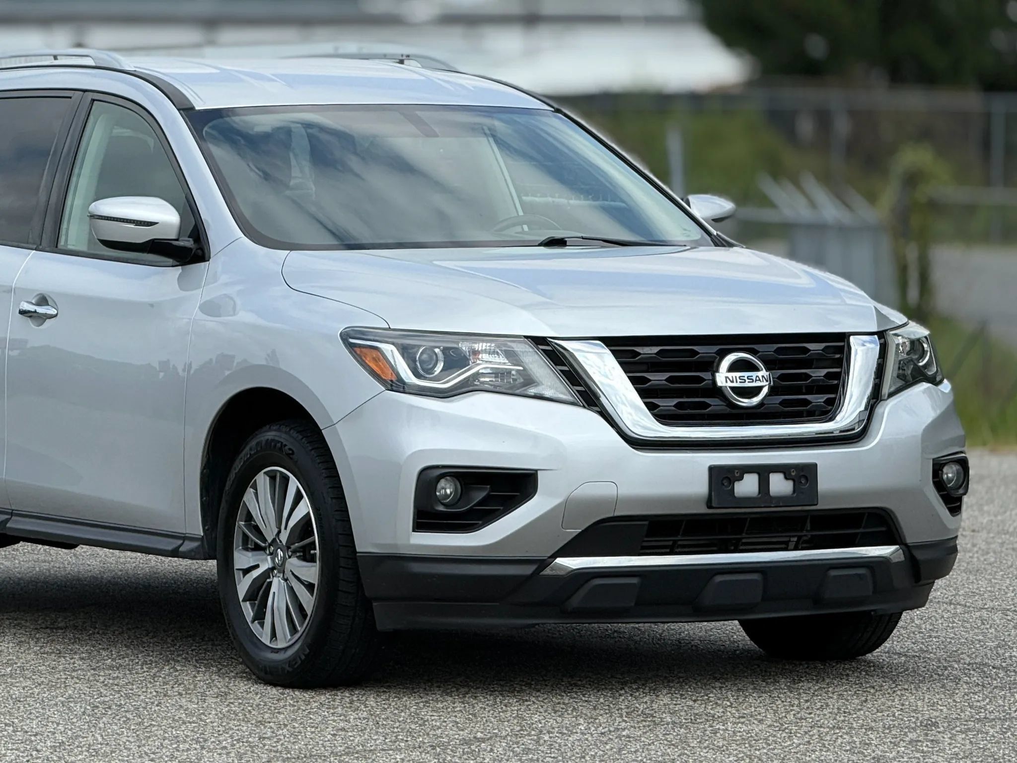 Used 2018 Nissan Pathfinder SV AWD/4WD image 15
