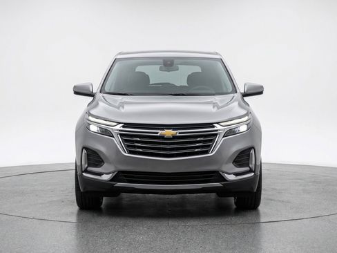 Used 2025 Chevrolet Equinox LT image 2