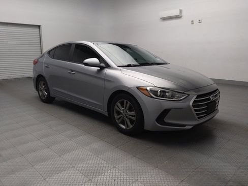Used 2017 Hyundai Elantra SE image 13