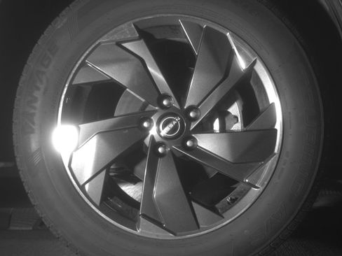 Used 2025 Nissan Rogue SV AWD/4WD image 13
