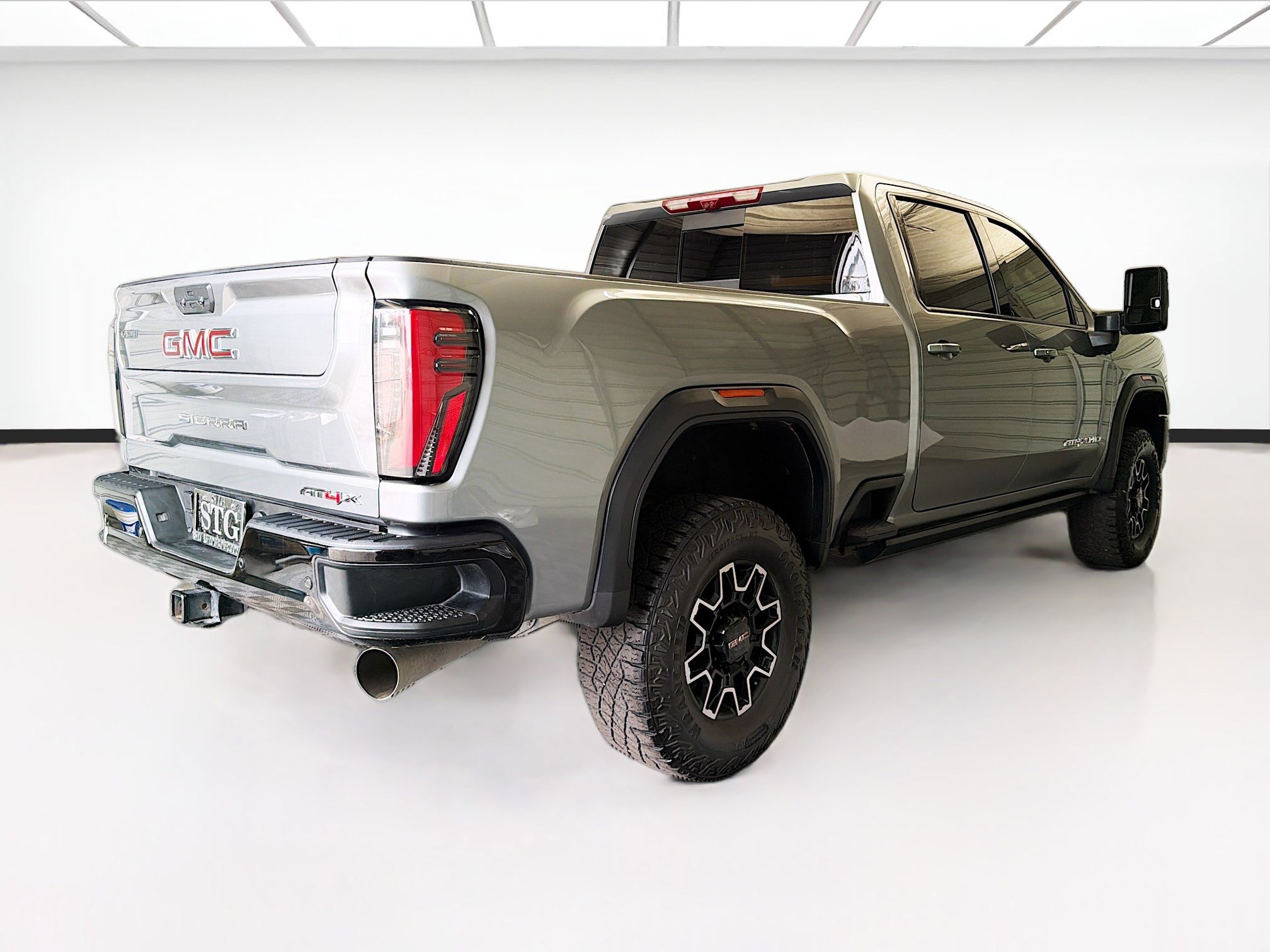 Used 2024 GMC Sierra 2500 AT4X AWD/4WD image 4