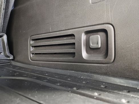 Used 2023 Chevrolet Traverse LT w/ LPO, Floor Liner Package image 20