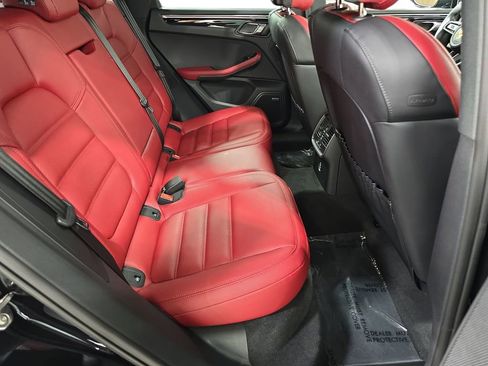 Used 2025 Porsche Macan image 26