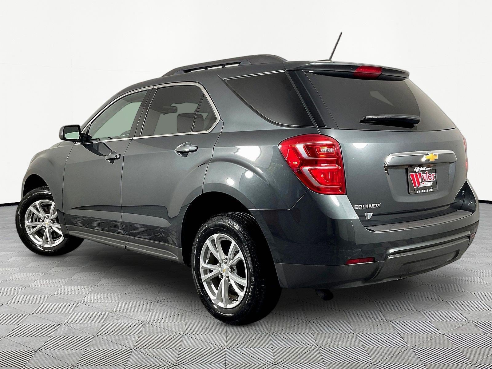 Used 2017 Chevrolet Equinox LT w/ Convenience Package FWD image 4