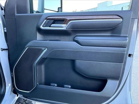 Used 2025 GMC Sierra 2500 SLE w/ SLE Value Package; image 12