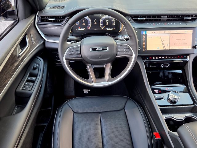 New 2027 Jeep Grand Cherokee Limited AWD/4WD image 13