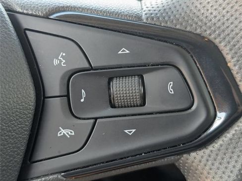Used 2025 Chevrolet Trax LT FWD image 22