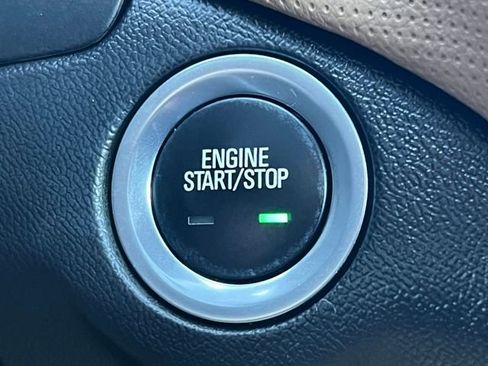 Used 2023 Chevrolet Equinox Premier image 31