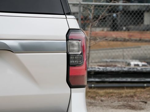 Used 2019 Ford Expedition Platinum image 12