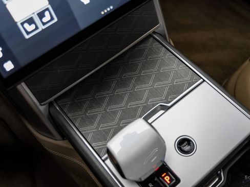 Used 2024 Land Rover Range Rover SV AWD/4WD image 59