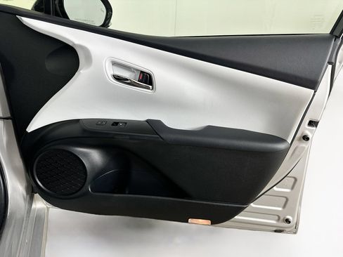 Used 2017 Toyota Prius Four w/ Advanced Technology Package FWD image 33