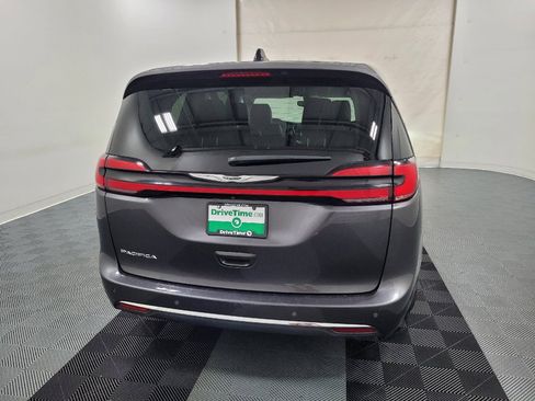 Used 2023 Chrysler Pacifica Touring-L FWD image 7