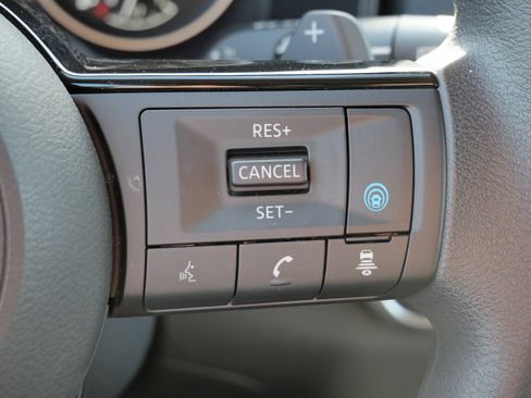 Used 2023 Nissan Rogue SV image 30