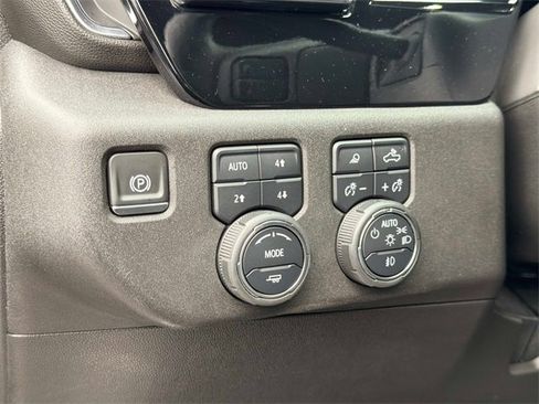 Used 2024 Chevrolet Silverado 2500 LTZ image 31